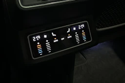 musta Audi e-tron 2023 kuva 13.