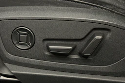 musta Audi e-tron 2023 kuva 15.