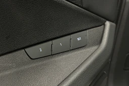 musta Audi e-tron 2023 kuva 16.