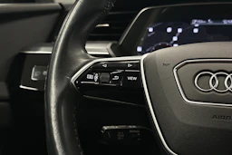 musta Audi e-tron 2023 kuva 18.