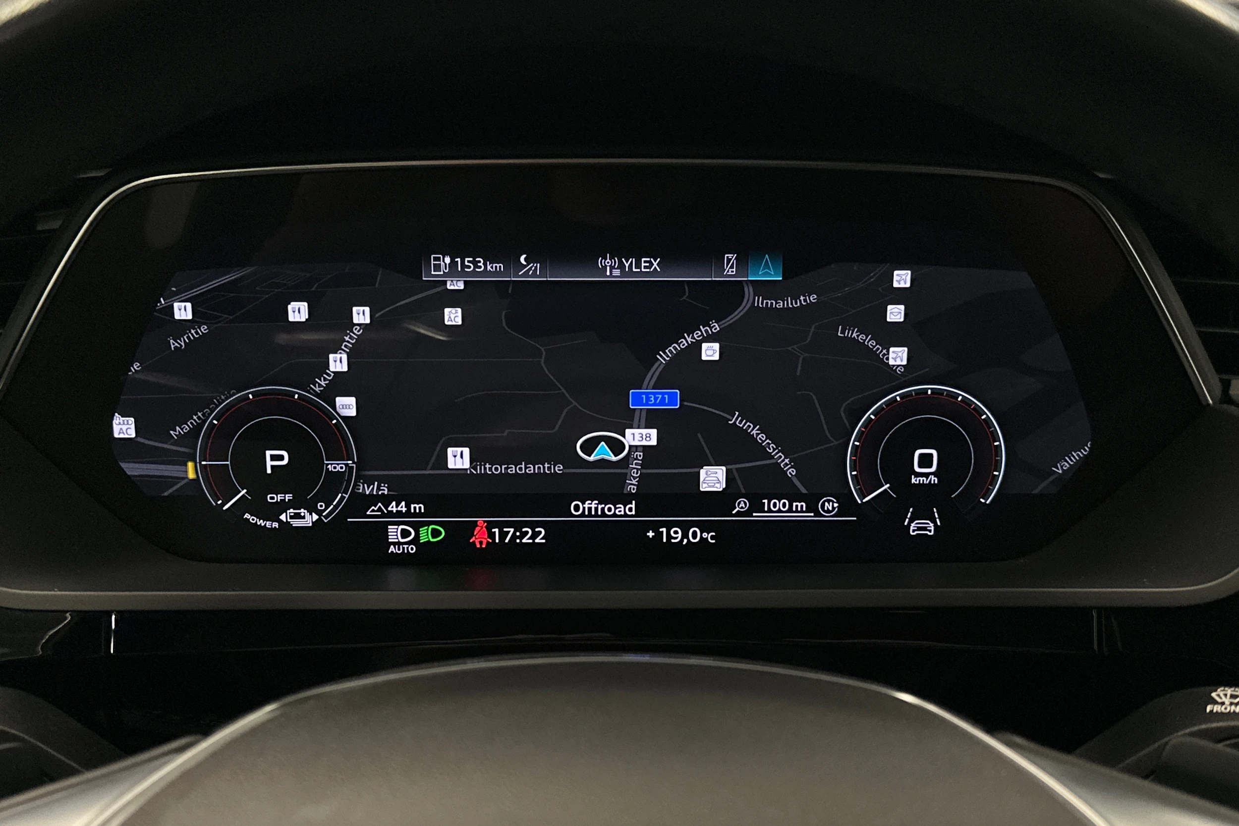 musta Audi e-tron 2023 kuva 21.