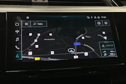 musta Audi e-tron 2023 kuva 23.