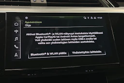 musta Audi e-tron 2023 kuva 24.