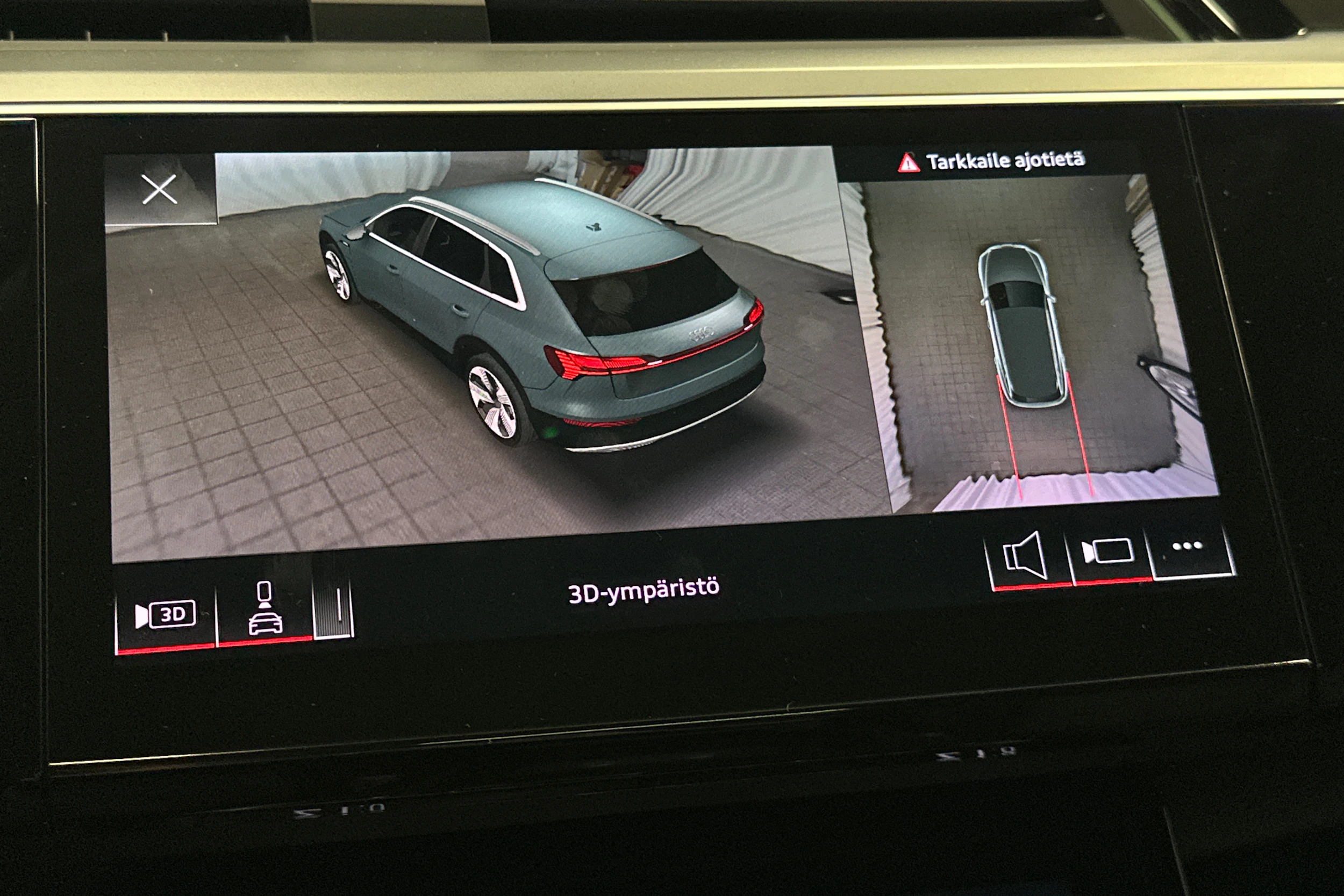 musta Audi e-tron 2023 kuva 28.