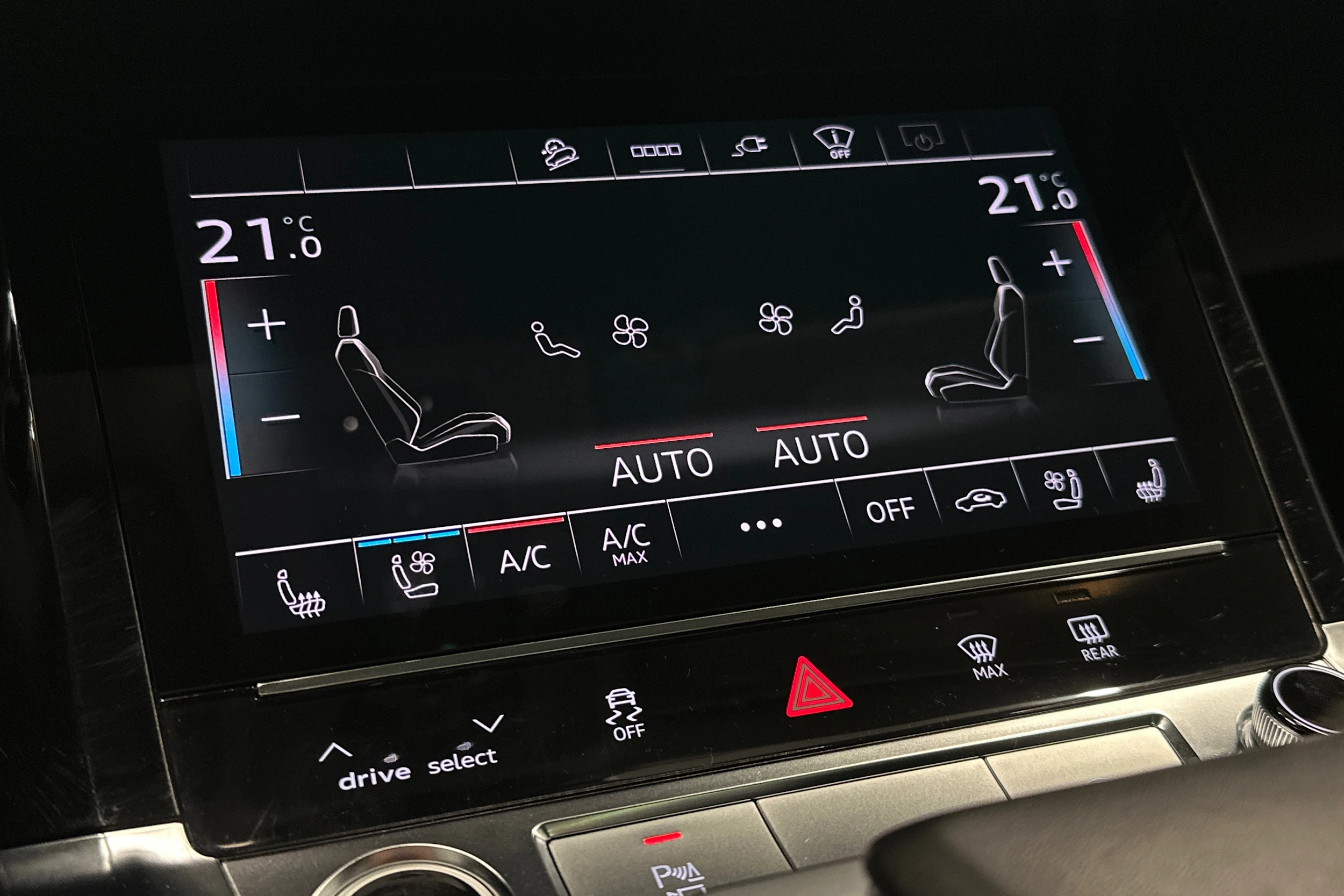 musta Audi e-tron 2023 kuva 29.