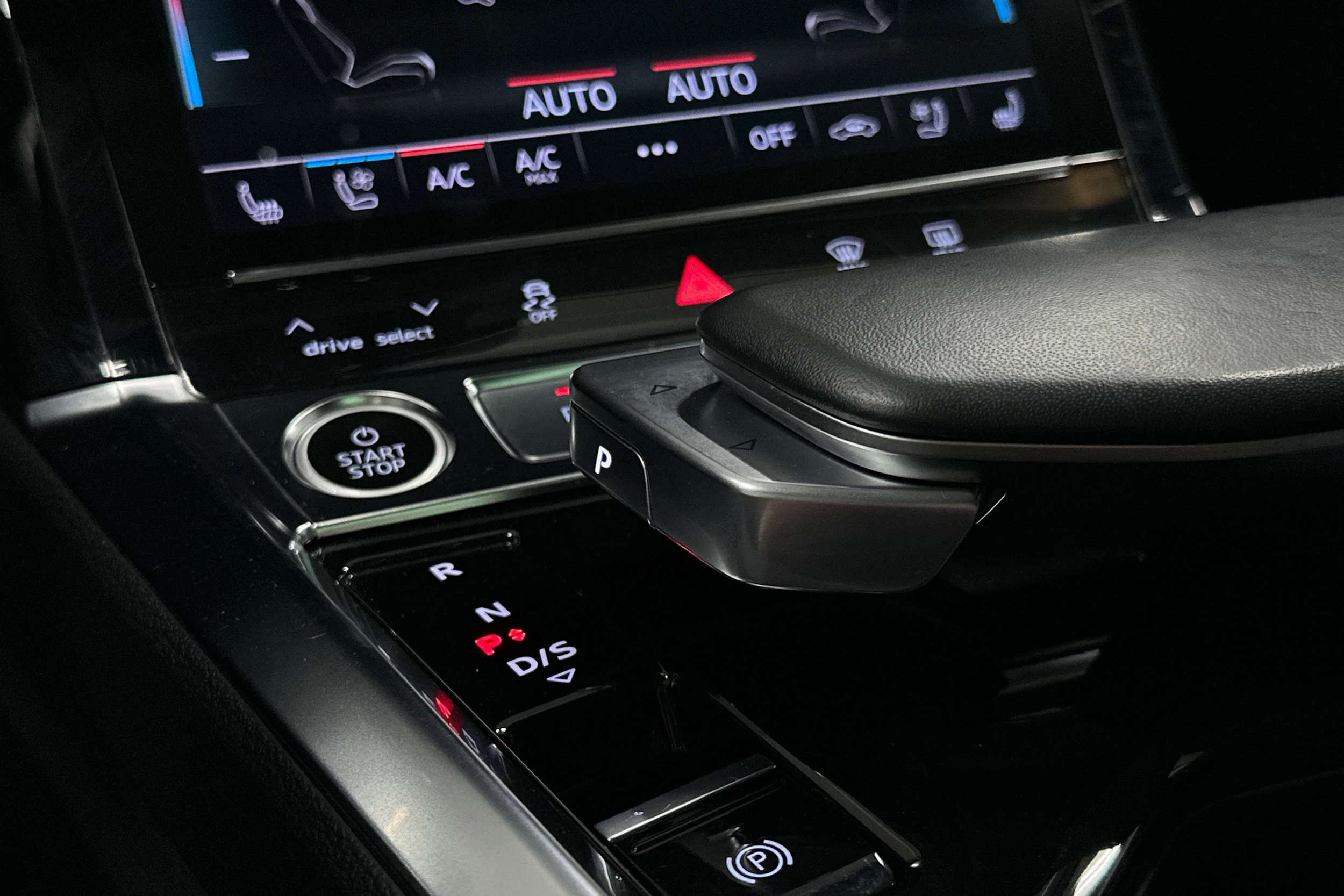 musta Audi e-tron 2023 kuva 30.
