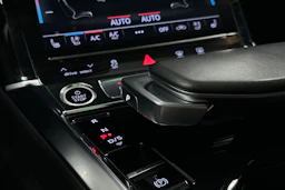 musta Audi e-tron 2023 kuva 30.