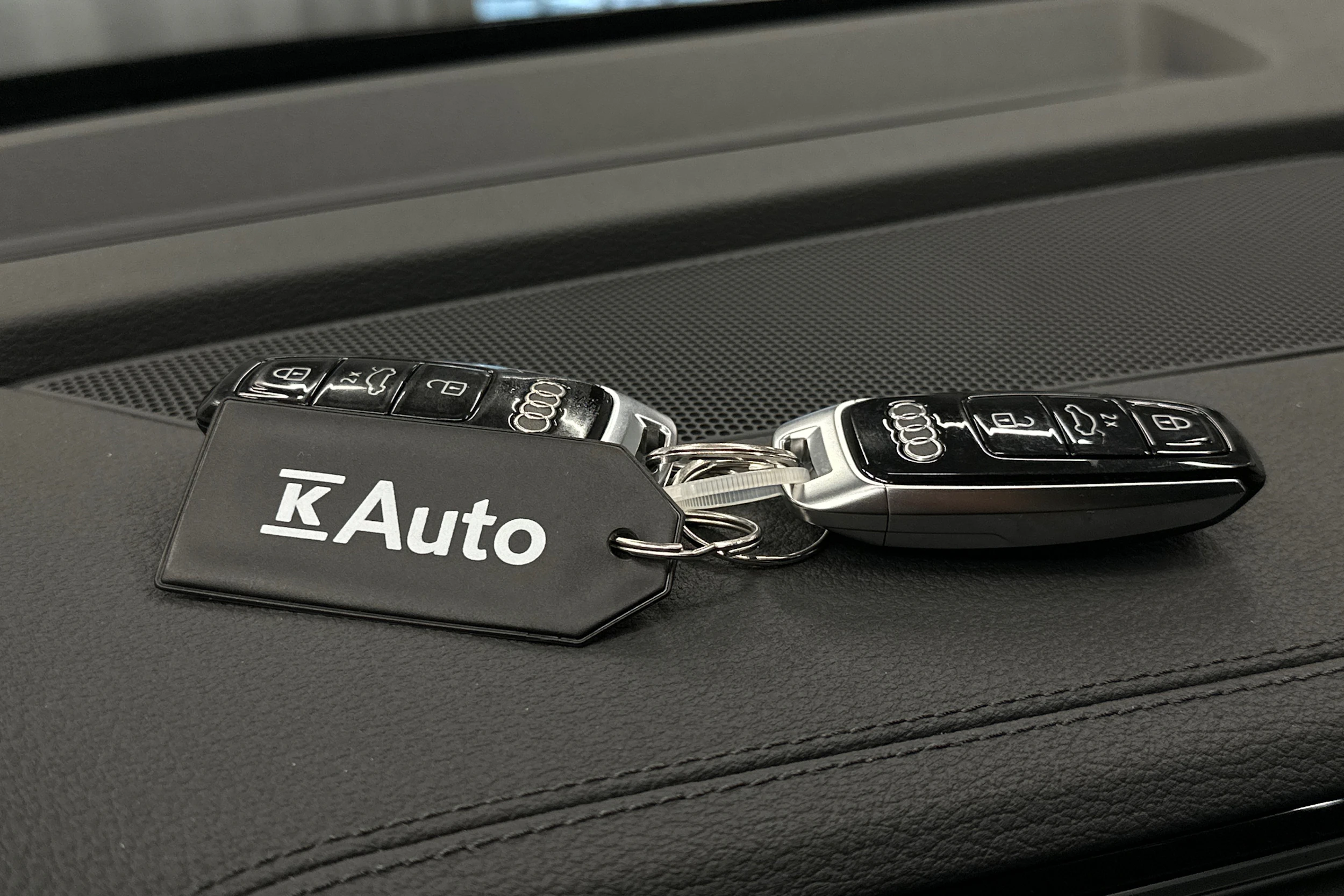 musta Audi e-tron 2023 kuva 32.