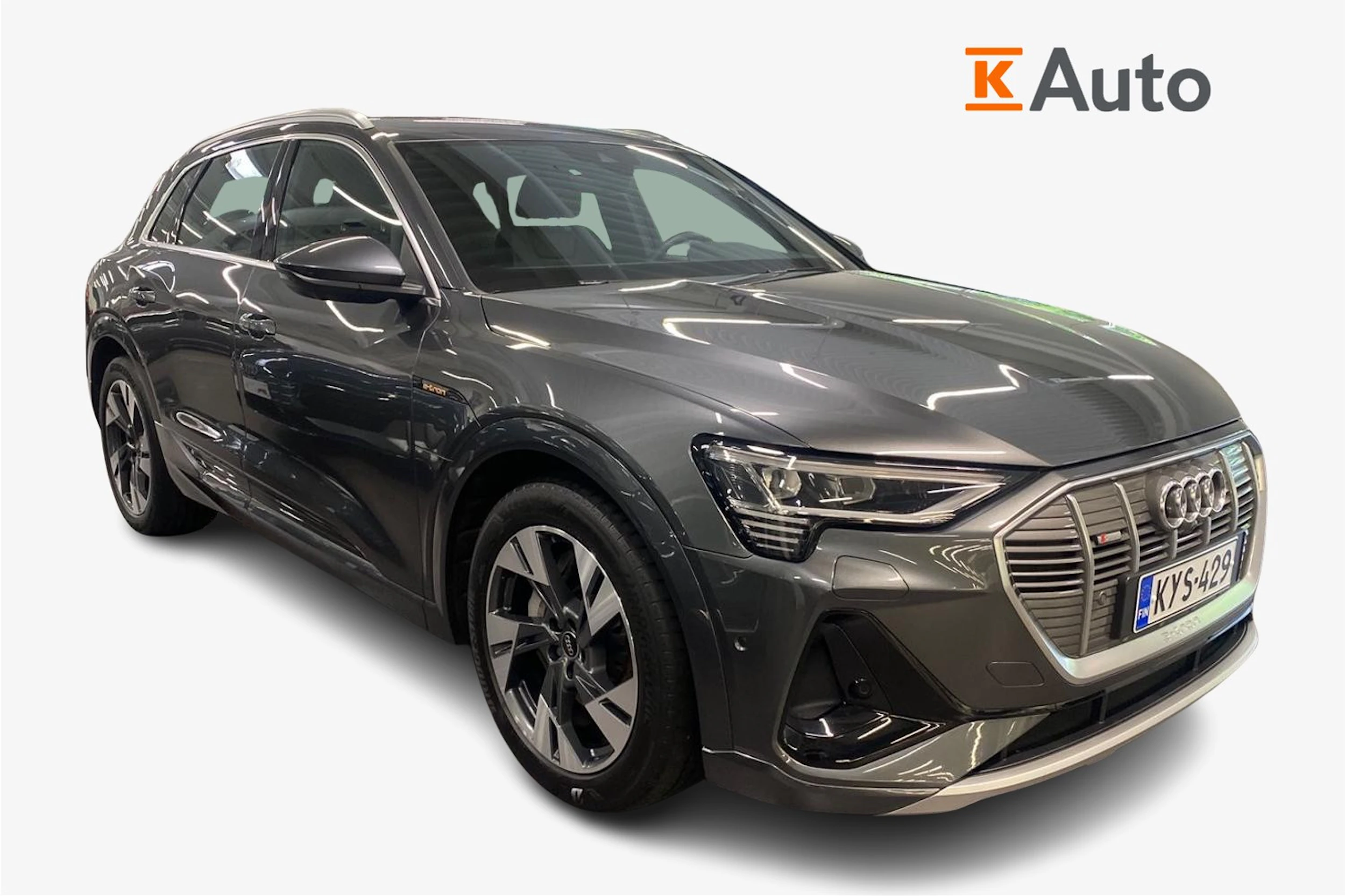 harmaa Audi e-tron 2023 kuva 1.