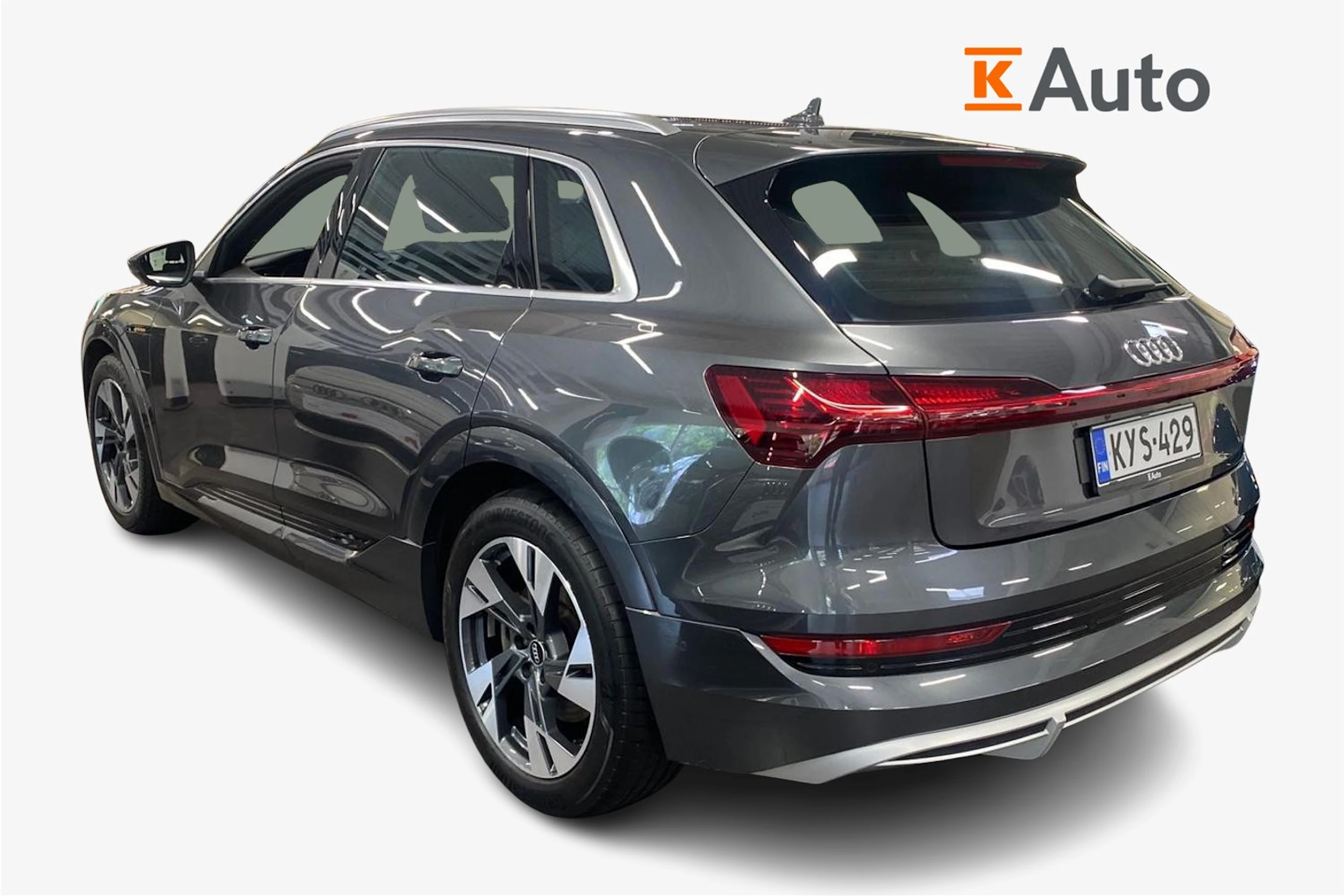 harmaa Audi e-tron 2023 kuva 2.
