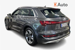 harmaa Audi e-tron 2023 kuva 2.