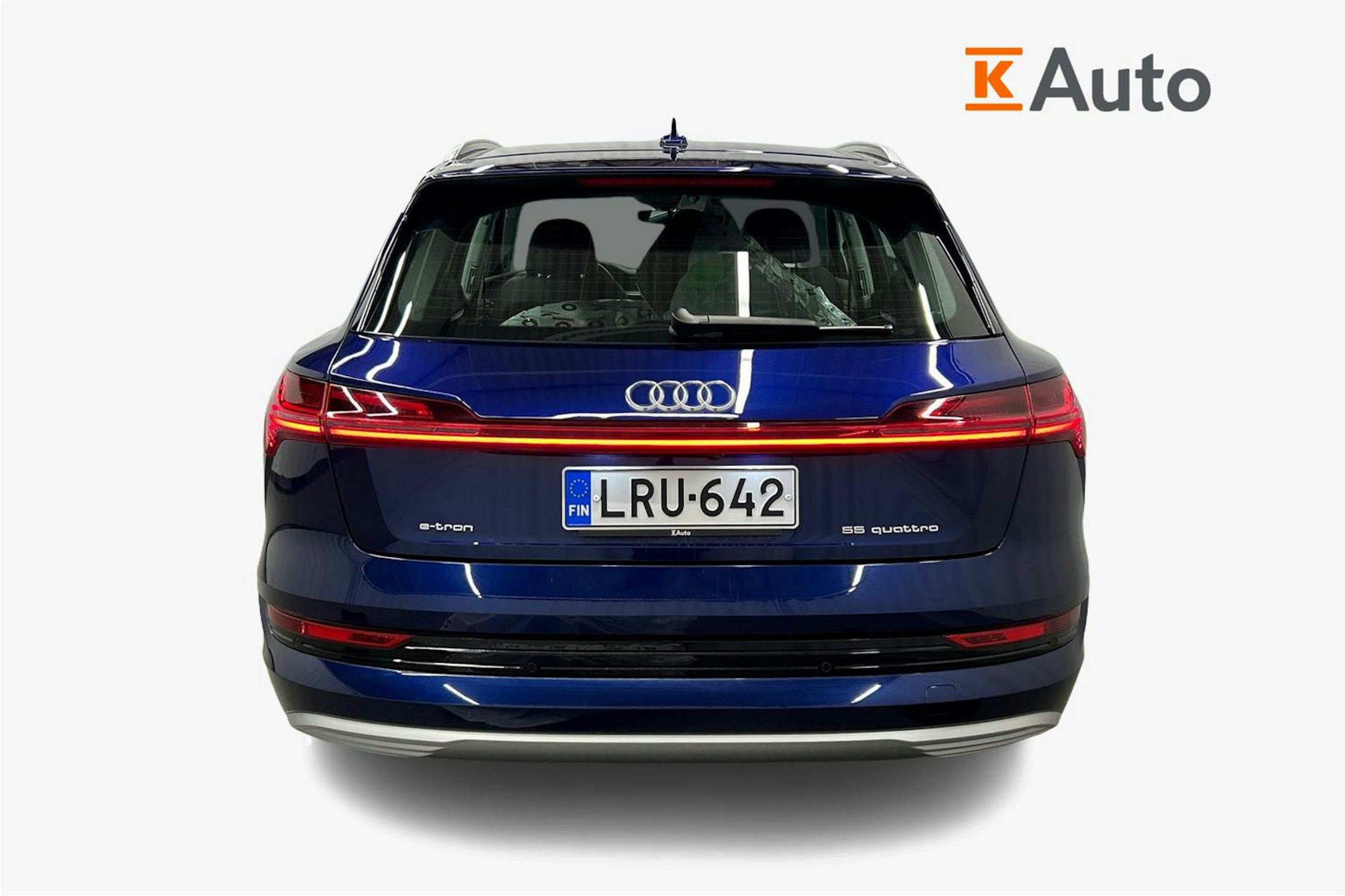 sininen Audi e-tron 2023 kuva 3.