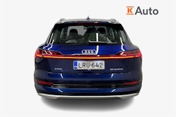 sininen Audi e-tron 2023 kuva 3.