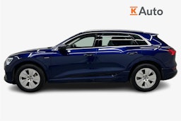 sininen Audi e-tron 2023 kuva 6.
