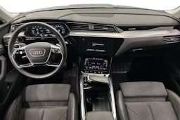 sininen Audi e-tron 2023 kuva 9.