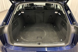 sininen Audi e-tron 2023 kuva 16.