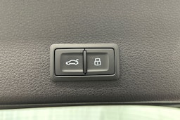 sininen Audi e-tron 2023 kuva 17.