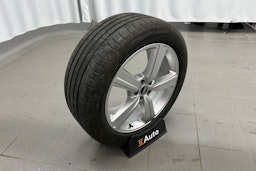 sininen Audi e-tron 2023 kuva 18.