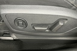 sininen Audi e-tron 2023 kuva 19.