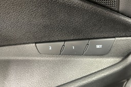 sininen Audi e-tron 2023 kuva 20.