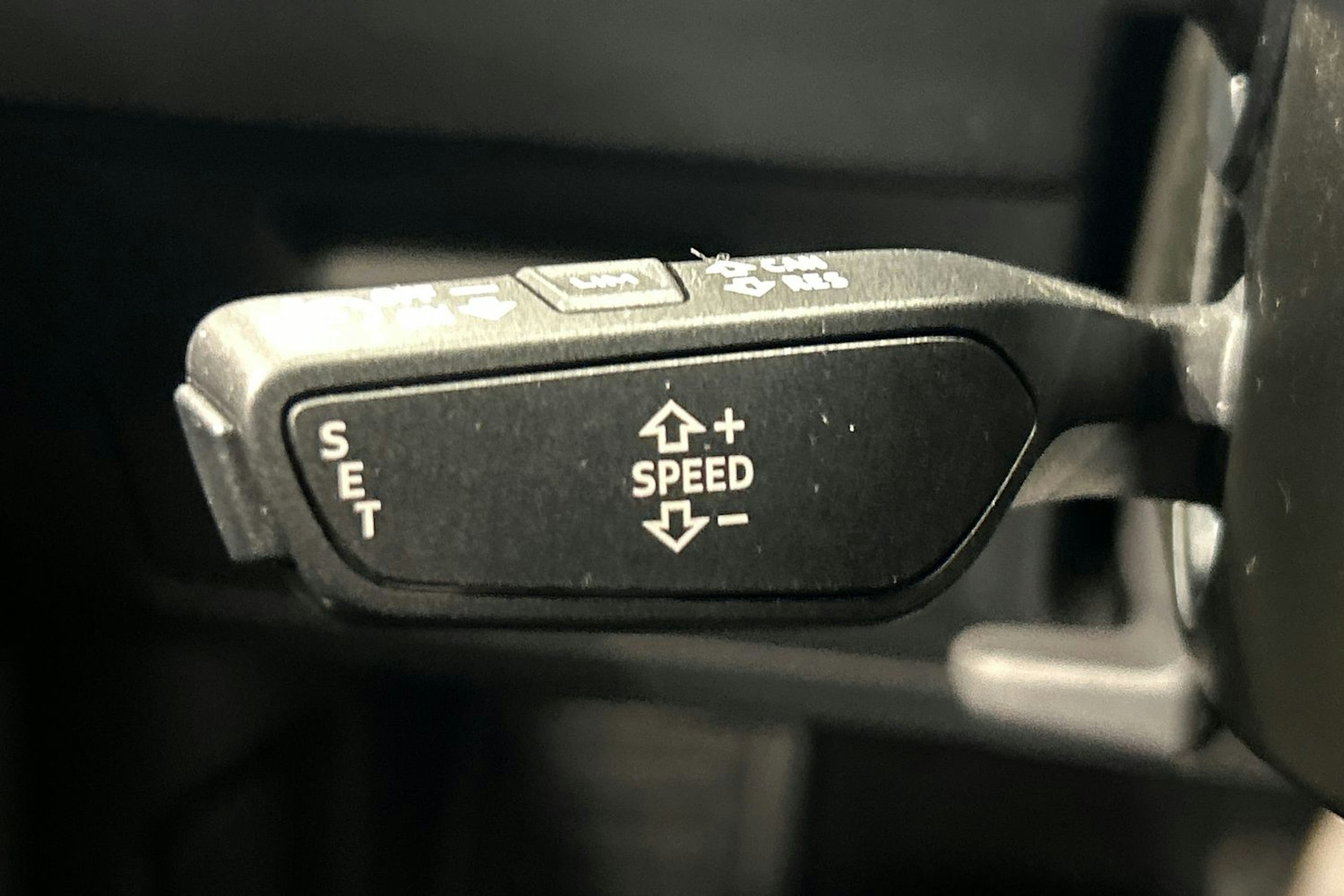 sininen Audi e-tron 2023 kuva 22.