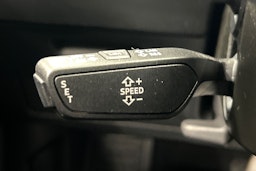 sininen Audi e-tron 2023 kuva 22.