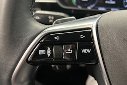 sininen Audi e-tron 2023 kuva 23.