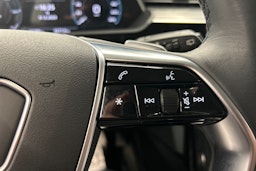 sininen Audi e-tron 2023 kuva 24.