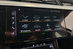 sininen Audi e-tron 2023 kuva 29.