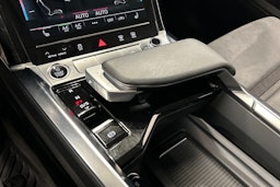 sininen Audi e-tron 2023 kuva 31.