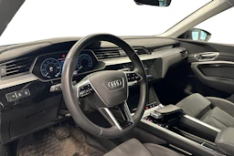 musta Audi e-tron 2023 kuva 3.