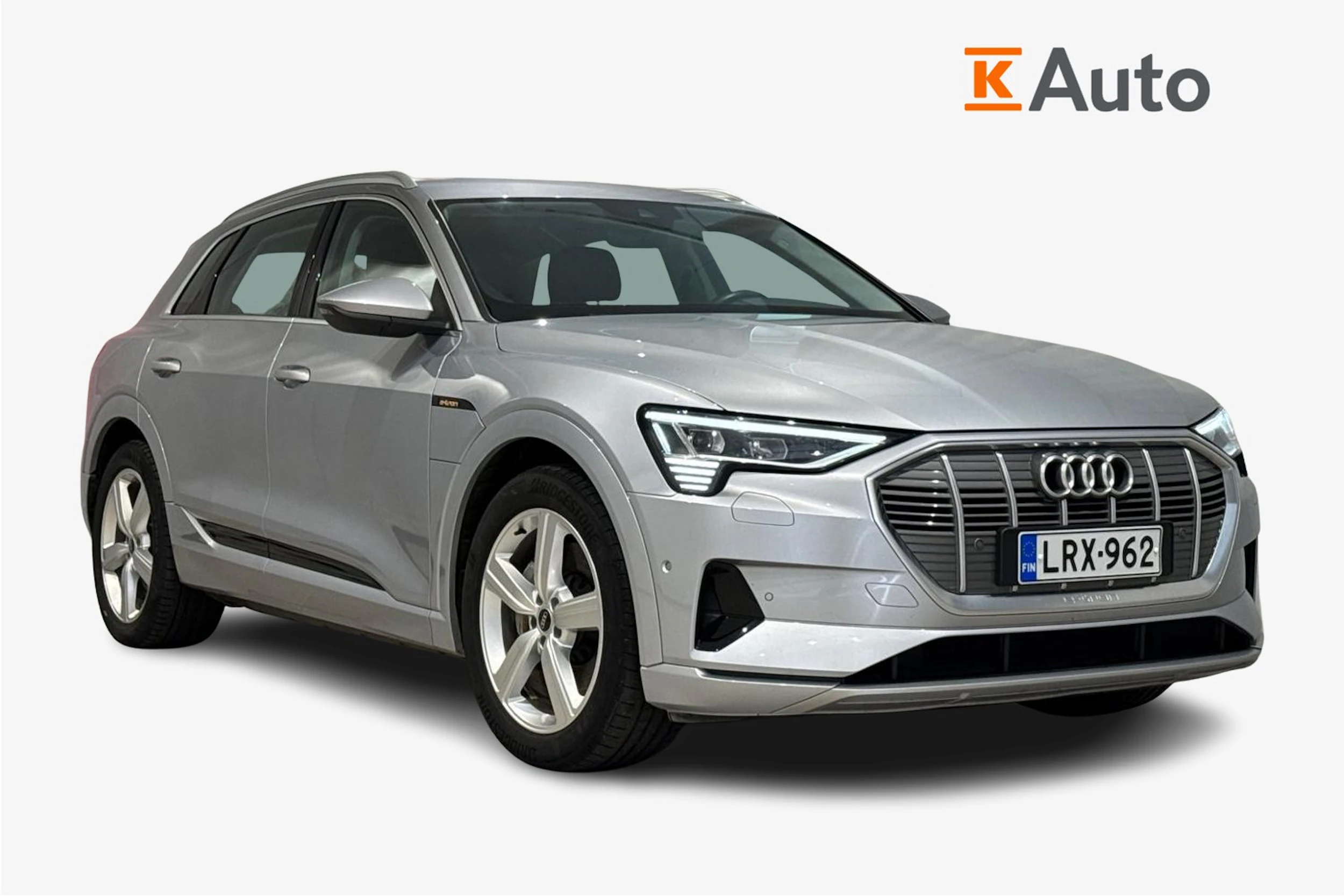 met. harmaa Audi e-tron 2023 kuva 1.