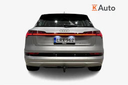 met. harmaa Audi e-tron 2023 kuva 3.
