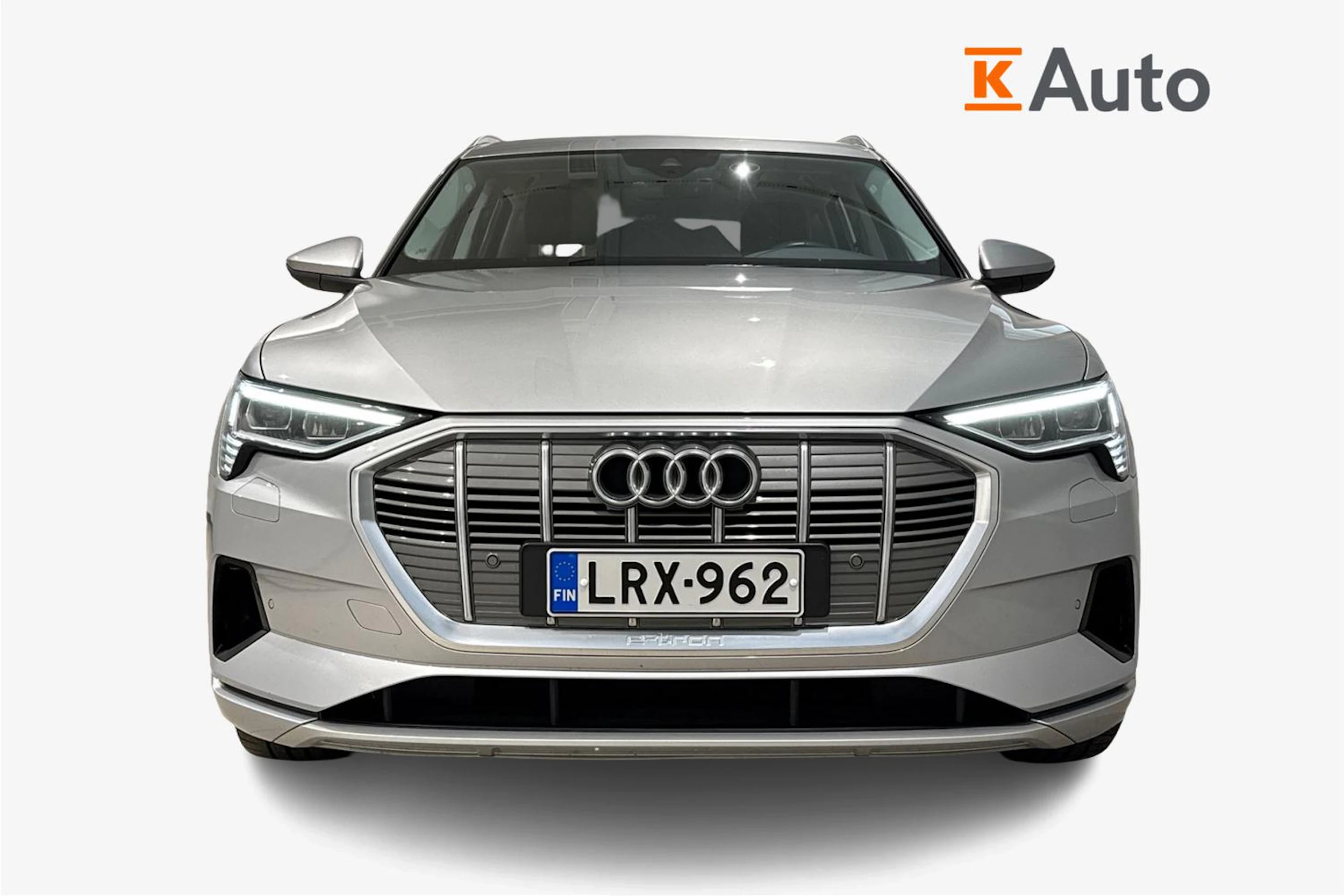 met. harmaa Audi e-tron 2023 kuva 4.