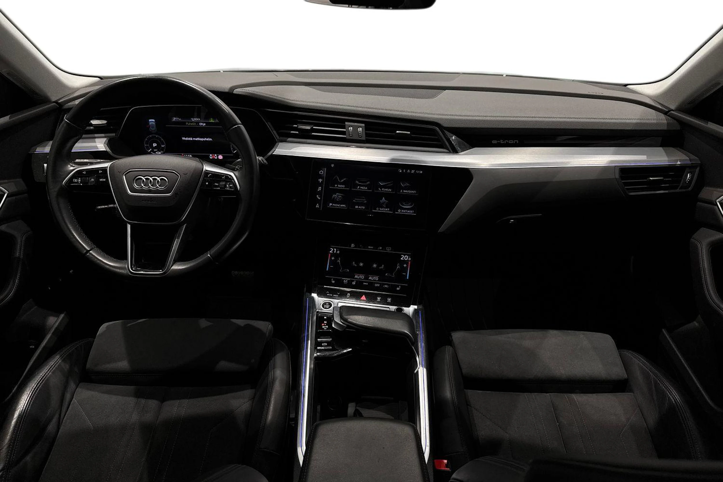 met. harmaa Audi e-tron 2023 kuva 7.