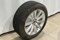 met. harmaa Audi e-tron 2023 kuva 11.