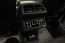 met. harmaa Audi e-tron 2023 kuva 16.