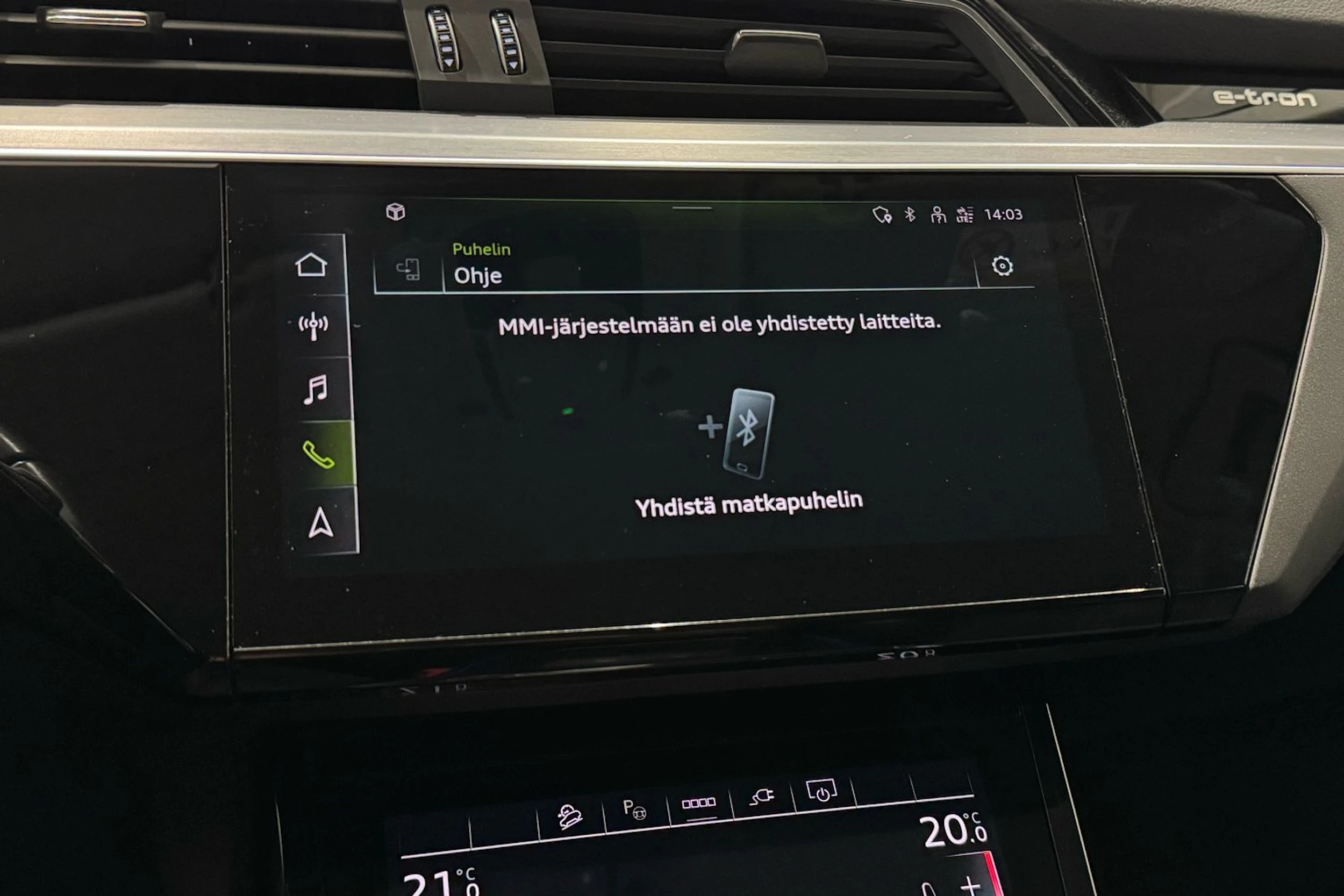 met. harmaa Audi e-tron 2023 kuva 21.