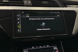 met. harmaa Audi e-tron 2023 kuva 21.