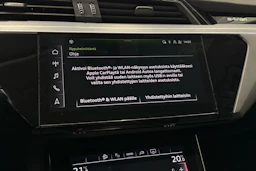 met. harmaa Audi e-tron 2023 kuva 22.
