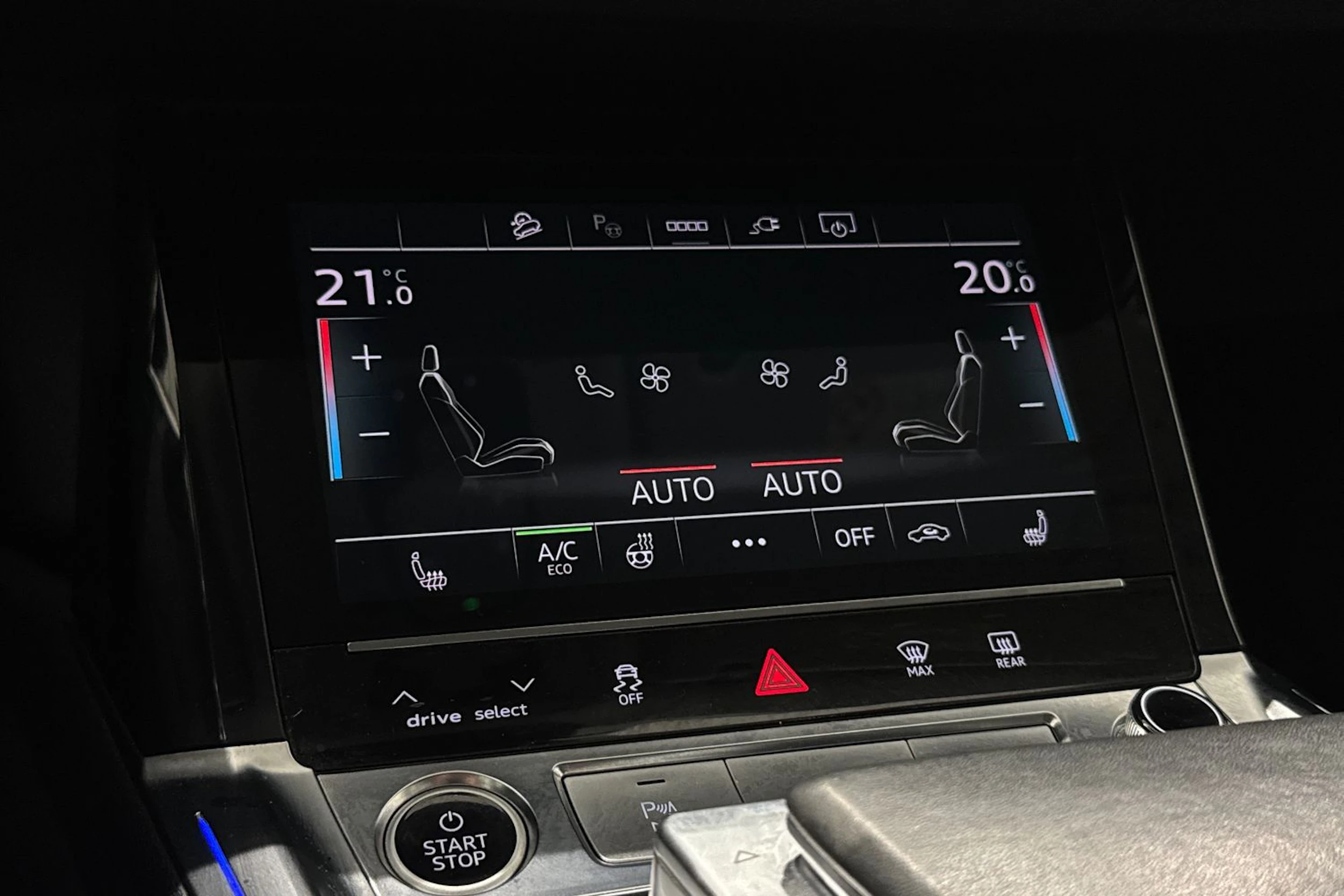 met. harmaa Audi e-tron 2023 kuva 25.