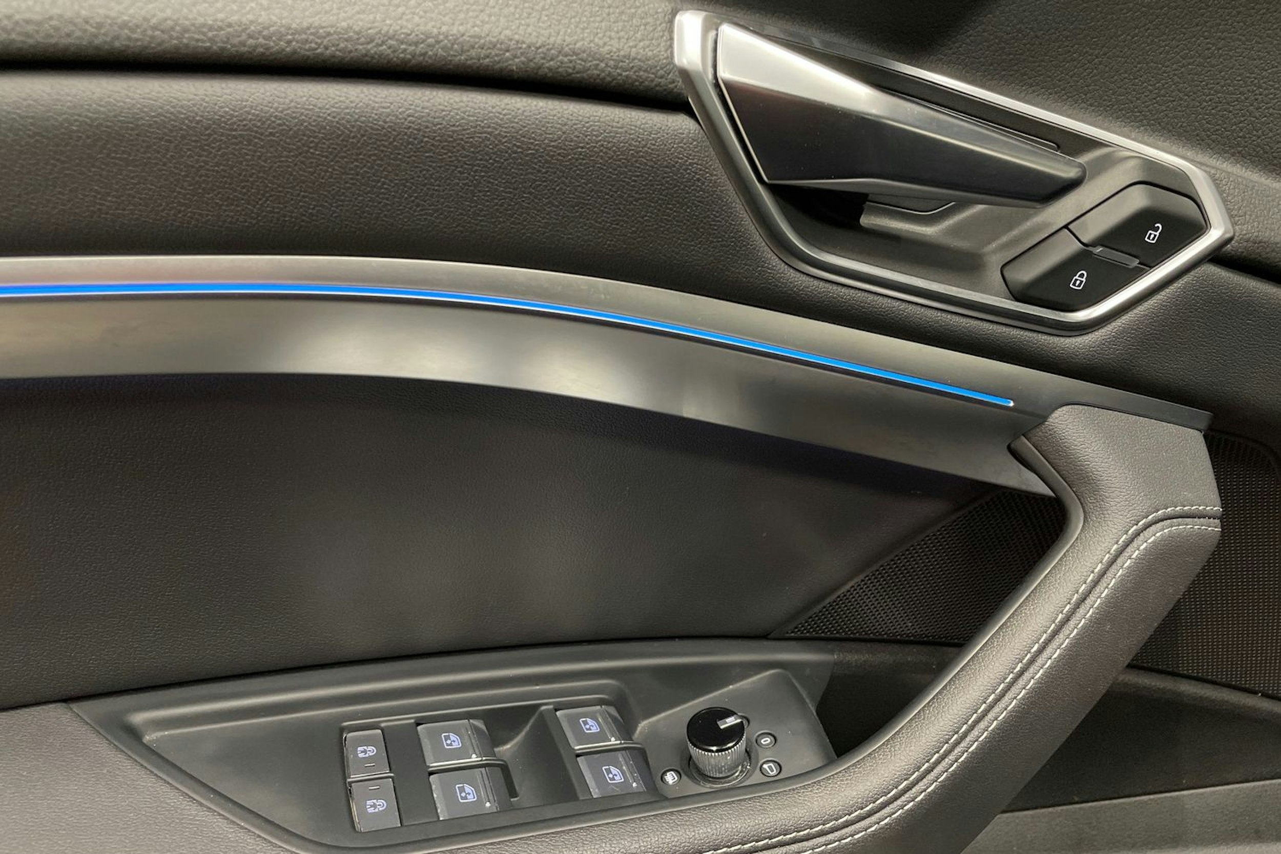 Musta Audi e-tron 2023 kuva 30.