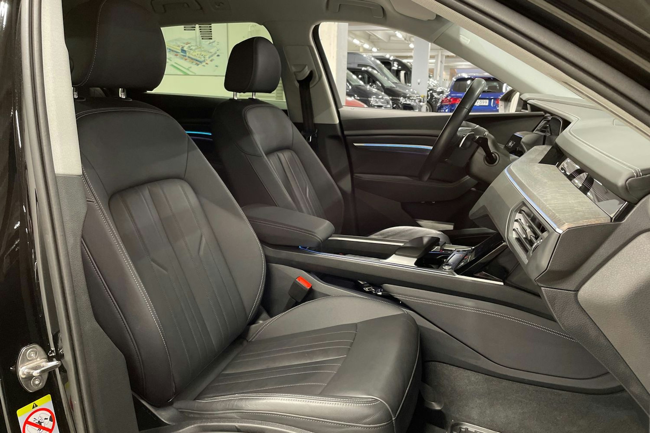 Musta Audi e-tron 2023 kuva 32.