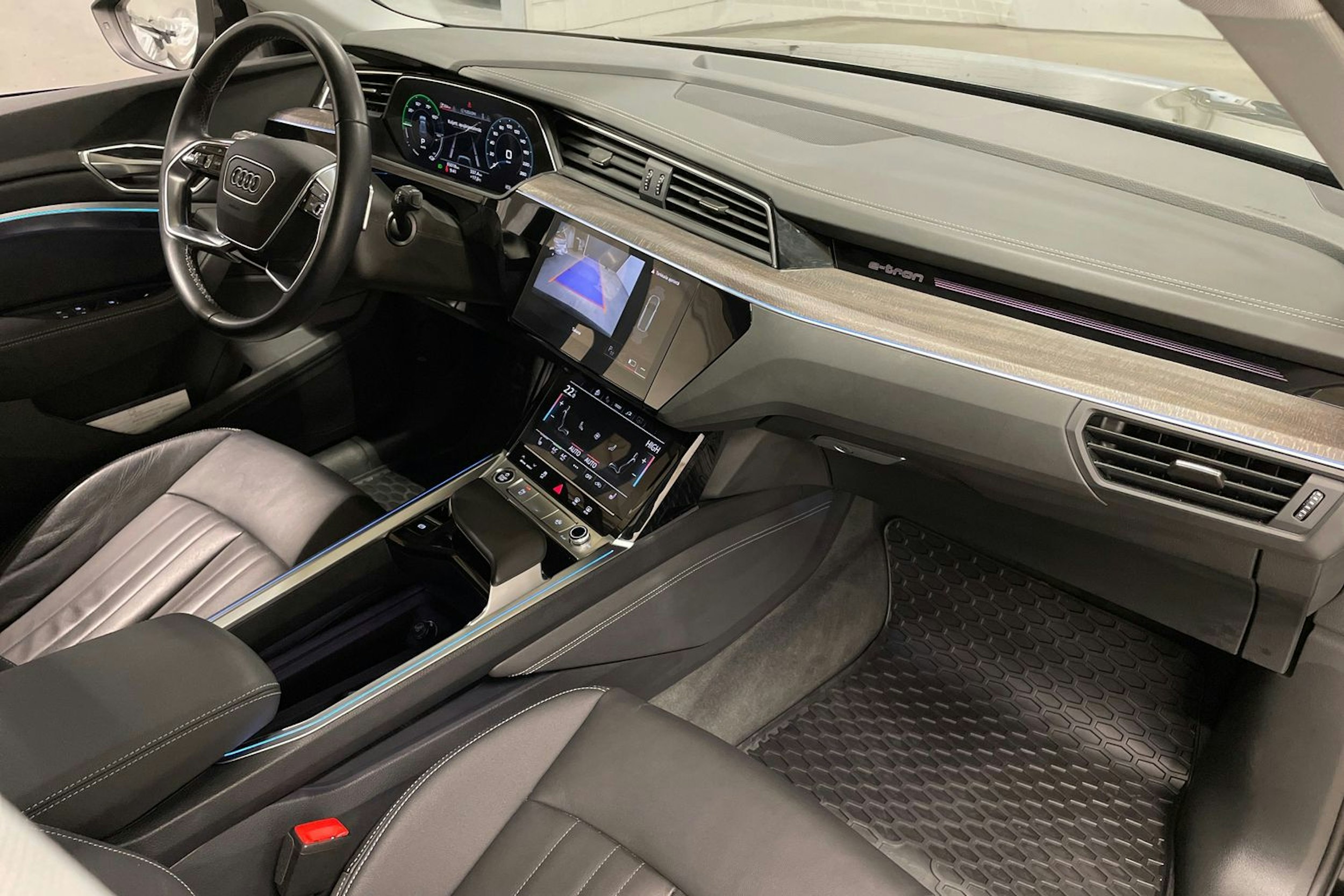 Musta Audi e-tron 2023 kuva 33.