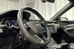 sininen Audi e-tron 2023 kuva 6.