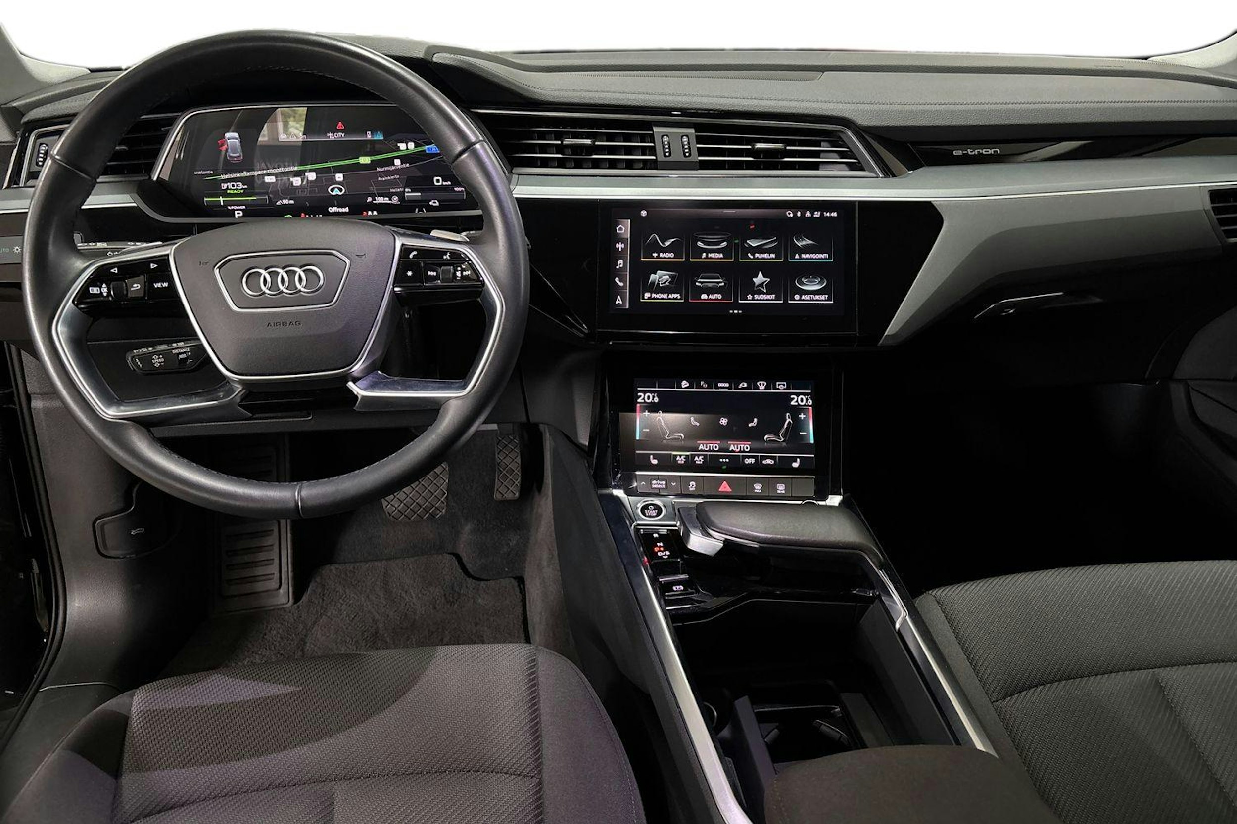 musta Audi e-tron 2023 kuva 9.