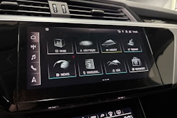 musta Audi e-tron 2023 kuva 23.