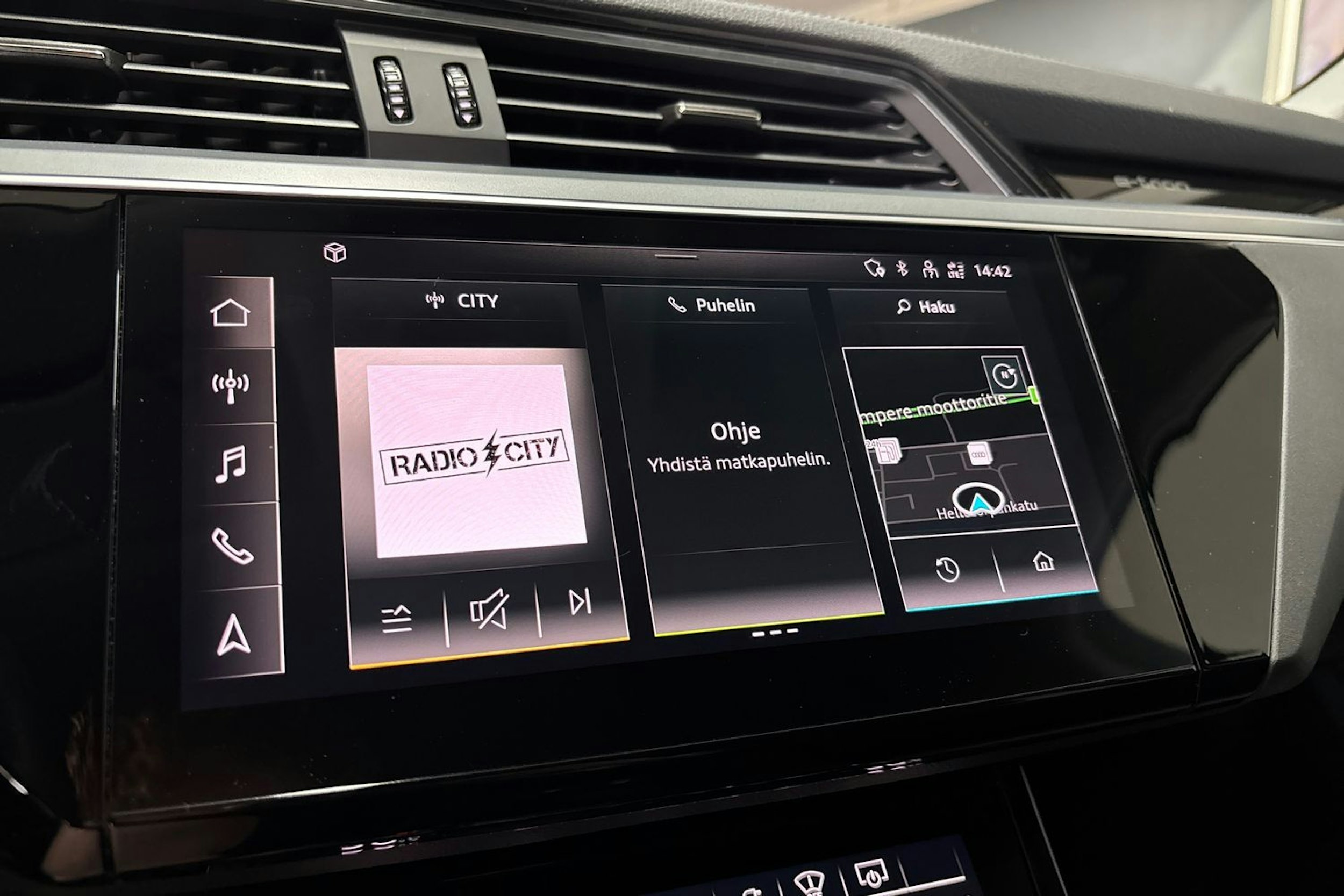 musta Audi e-tron 2023 kuva 24.