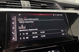 musta Audi e-tron 2023 kuva 29.