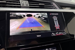 musta Audi e-tron 2023 kuva 30.